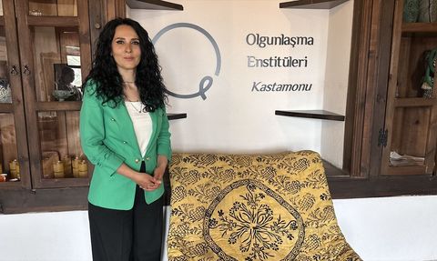 Kastamonu'da Nadir Desenlere Sahip Asırlık Yorgan ve Minder Kılıfı