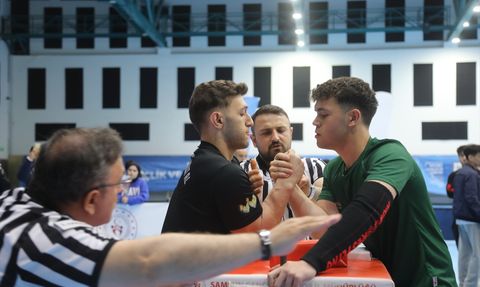 Samsun'da Bilek Güreşi Gençler A Türkiye Birinciliği Müsabakaları Tamamlandı
