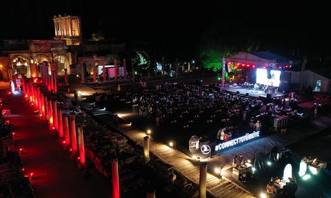 THY, İzmir'de Yabancı Tur Operatörlerini Ağırladı