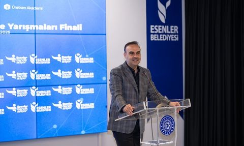 Türkiye'nin Teknoloji Hamlesi: Esenler Gençlik Merkezinde Önemli Açıklamalar