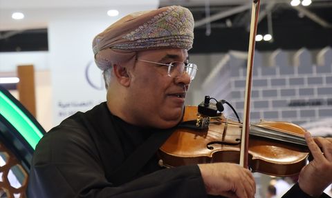 Ummanlı Kemancı Nasır el-Kindi Türk ve Filistin Bestelerini Seslendirdi