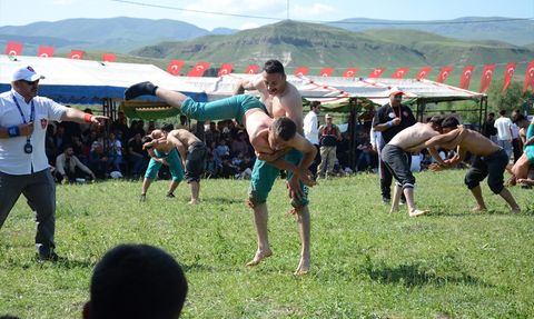 110. Geleneksel Karaurgan Karakucak Güreş Şenlikleri Coşkuyla Gerçekleşti