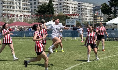 Alanya'da 30. Ramazan Demirci Açık Alan Hentbol Turnuvası Devam Ediyor