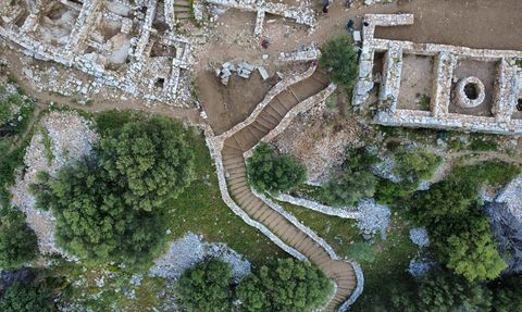Amos Antik Kenti Tiyatrosu'nda Çevre Düzenlemesi Tamamlandı