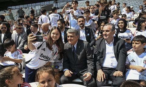 Çocuklarla Beşiktaş Buluşması: Formalar ve Mutluluk Dolu Anlar