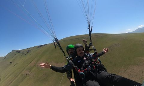 Erzurum Valisi Mustafa Çiftçi Yamaç Paraşütü Deneyimledi