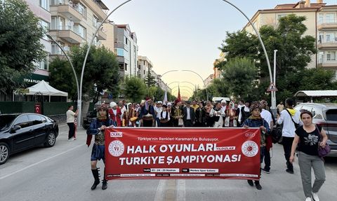Karaman'da Halk Oyunları Yıldızlar Türkiye Şampiyonası Kortej Yürüyüşü