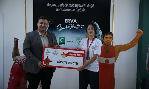 Kayseri Yeşilay ERVA Spor Kulübü'nde Minik Güreşçilere Ödül Töreni