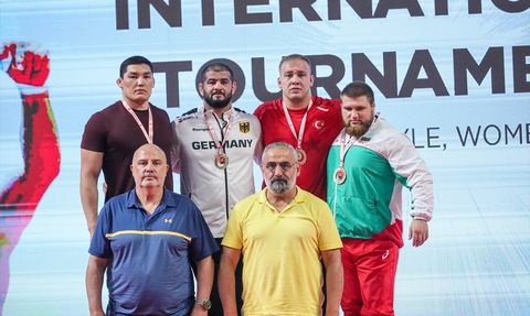 Kocaeli'de Uluslararası Güreş Turnuvası Tamamlandı