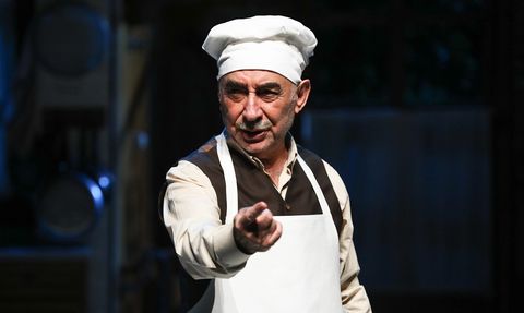 Şener Şen, Zengin Mutfağı ile Tiyatro Sahnesine Veda Etti