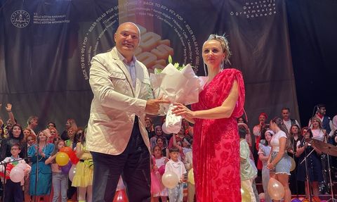 Trabzon'da Öğretmenlerden Müzik Ziyafeti: Seksenler Doksanlar