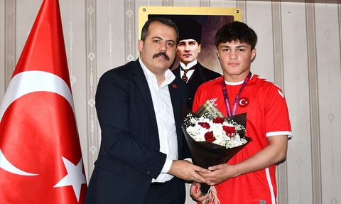 Yusuf Yaser Aksu, Avrupa 15 Yaş Altı Güreş Şampiyonu Olmanın Gururunu Yaşadı