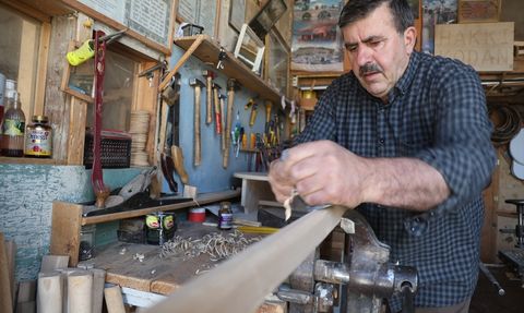 Emekli Öğretmen Osman Kodan, Marangozluk Geleneğini Yaşatıyor