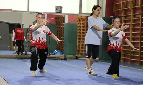 İkiz Wushu Şampiyonları Dünya Arenasında