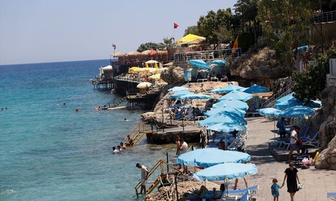 Mersin'in Yenilenen Yapraklı Koy'u Tatilcileri Ağırlıyor