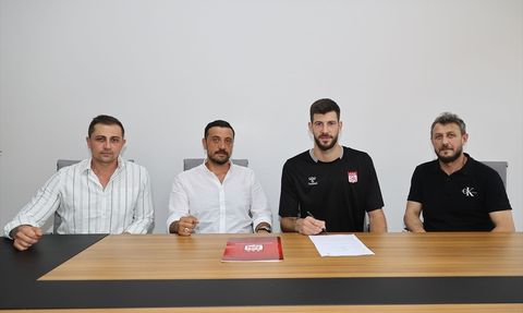 Sivasspor, Kaleci Göktuğ Bakırbaş'ı Transfer Etti