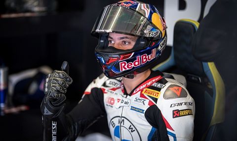 Toprak Razgatlıoğlu İngiltere'de 3'te 3 Yaptı