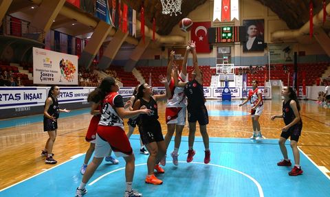 Anadolu Yıldızlar Ligi Basketbol Şampiyonası Adana'da Başladı