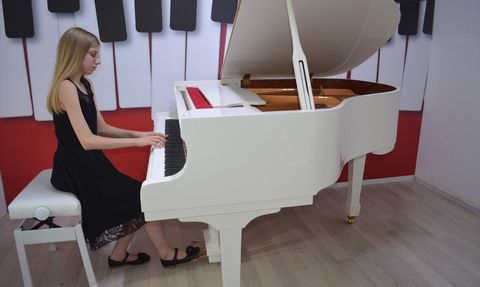 Aylin Kılıç: Genç Piyanist Kültürel Zenginlikleri Tanıtıyor