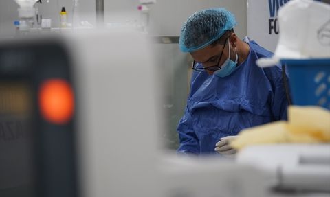 Gazze'deki Doktorlar Açlığa Rağmen Hayat Kurtarmaya Devam Ediyor