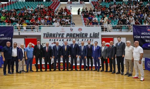 Gençlik ve Spor Bakanı Bak, Türkiye Karate Premier Ligi'ni İzledi