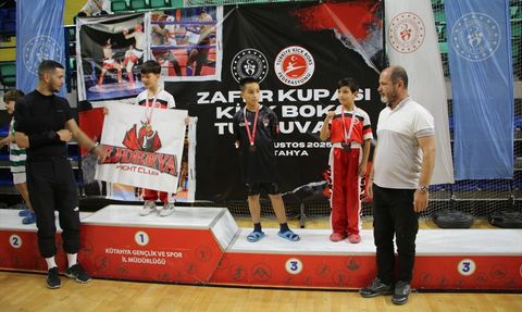 Kütahya'da Zafer Kupası Kick Boks Turnuvası Gerçekleştirildi