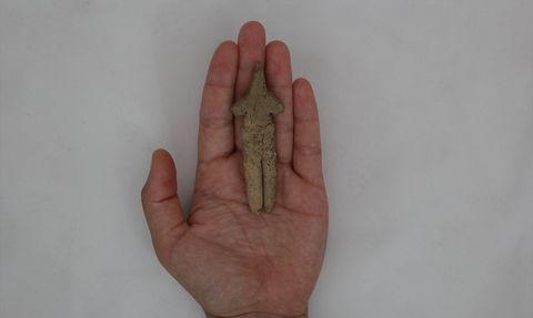Ulucak Höyüğü'nde 8 Bin Yıllık Kil Figür Bulundu