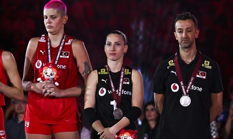 A Milli Kadın Voleybol Takımı Tarih Yazdı: Gümüş Madalya ile Döndü