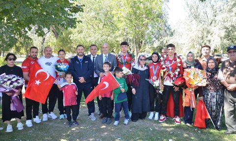Avrupa Gençler Kick Boks Şampiyonası'ndan Madalya ile Dönen Sporcular Konya'da Karşılandı