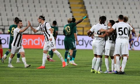 Esenler Erokspor, Manisa FK'yi Zorlu Mücadelede 4-3 Yendi
