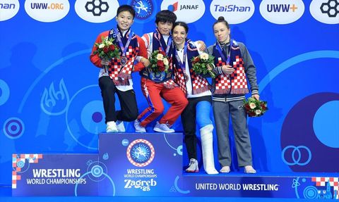 Evin Demirhan Yavuz'un Madalya Töreni: Rakipleri Tarafından Taşındı