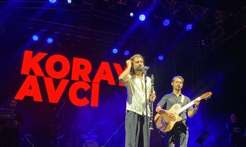 Koray Avcı Bozüyük'te Coşkulu Bir Konser Verdi