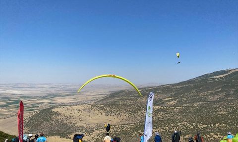 Türkiye Yamaç Paraşütü Mesafe Yarışması Konya'da Başladı