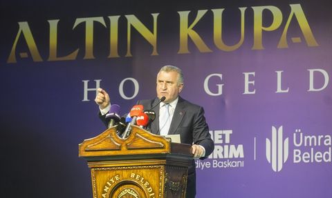 Ümraniye Belediyesi'nde Altın Kupa Gecesi Düzenlendi