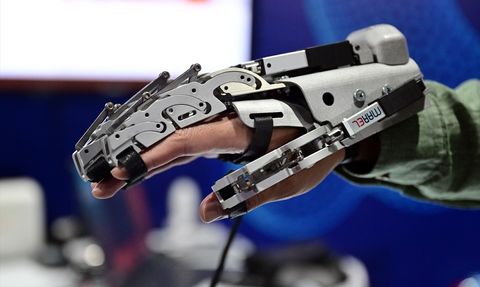 Yerli Robotik El Rehabilitasyon Sistemi ile Düşük Maliyetli Tedavi