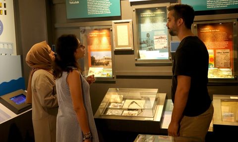 Zeki Müren'in Unutulmaz Mirası Antalya'da Sergileniyor