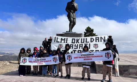 Beşiktaş Kulübü, Afyonkarahisar'da Öğrencilere Forma Dağıttı