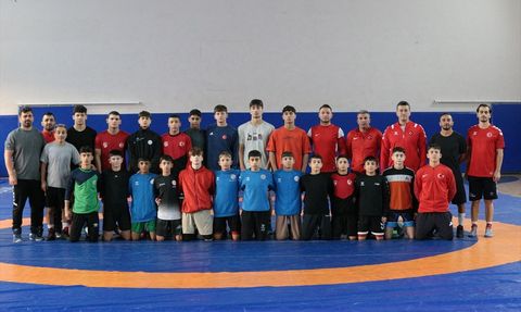 Bolu'da Genç Grekoromen Güreşçiler Balkan Şampiyonası'na Hazırlanıyor