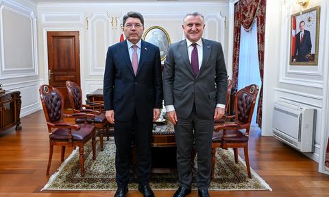 Gençlik ve Spor Bakanı Osman Aşkın Bak, Adalet Bakanı Yılmaz Tunç'u Ziyaret Etti