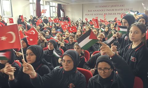 İzmir'de Öğrencilerden Filistin'e Destek
