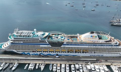 Marmaris'e Aida Stella Kruvaziyeri ile 2,500 Yolcu Geldi