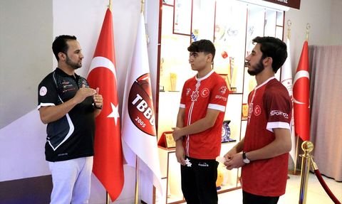 Milli Dartçılar Slovakya'da Şampiyonluk İçin Hazırlanıyor