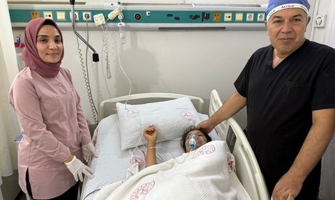 Şanlıurfa'da Kız Çocuğunun Yuttuğu Toplu İğne Ameliyatla Çıkarıldı