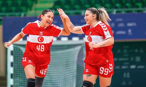 A Milli Kadın Hentbol Takımı İkinci Şampiyonluğunu Kutluyor!