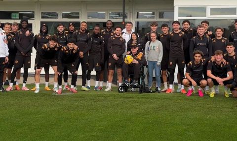 Acun Ilıcalı'nın Hull City Taraftarına Anlamlı Ziyaret