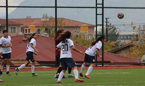 Ağrı Kadın Futbol Takımı'ndan Farklı Galibiyet