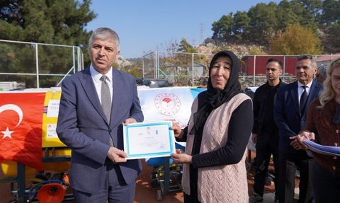 Aladağ'da Üreticilere Hibe İlaçlama Makinesi Desteği