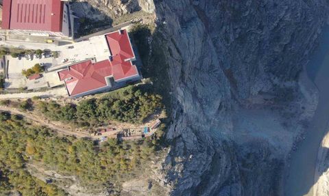 Artvin'deki Ayhan Şahenk Anadolu Lisesi'nde Eğitim Yeniden Başladı