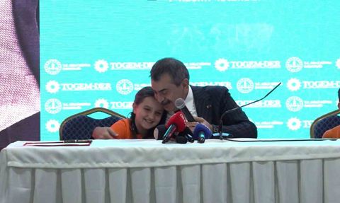 Bakan Tekin'den Minik Öğrenciye Destek