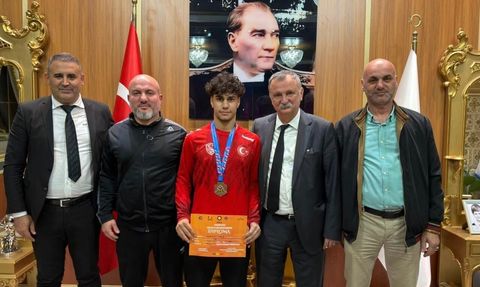 Başkan Balaban'dan Güreşçi Kadir Kadiroğlu'na Destek